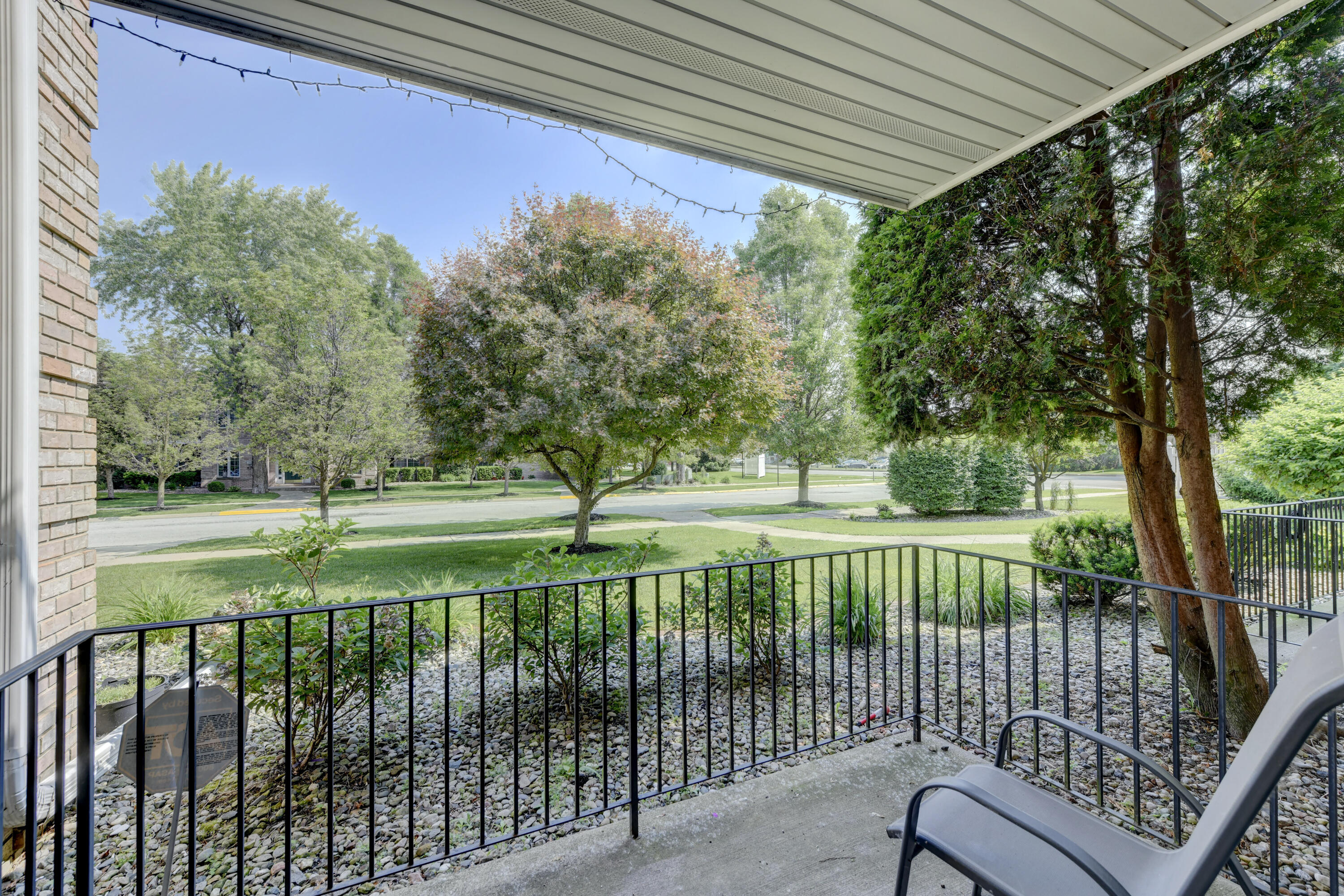 2740 Georgetowne Drive, Unit B1 Highland, IN 46322 - Photo 6 of 22 a view of backyard with green space
