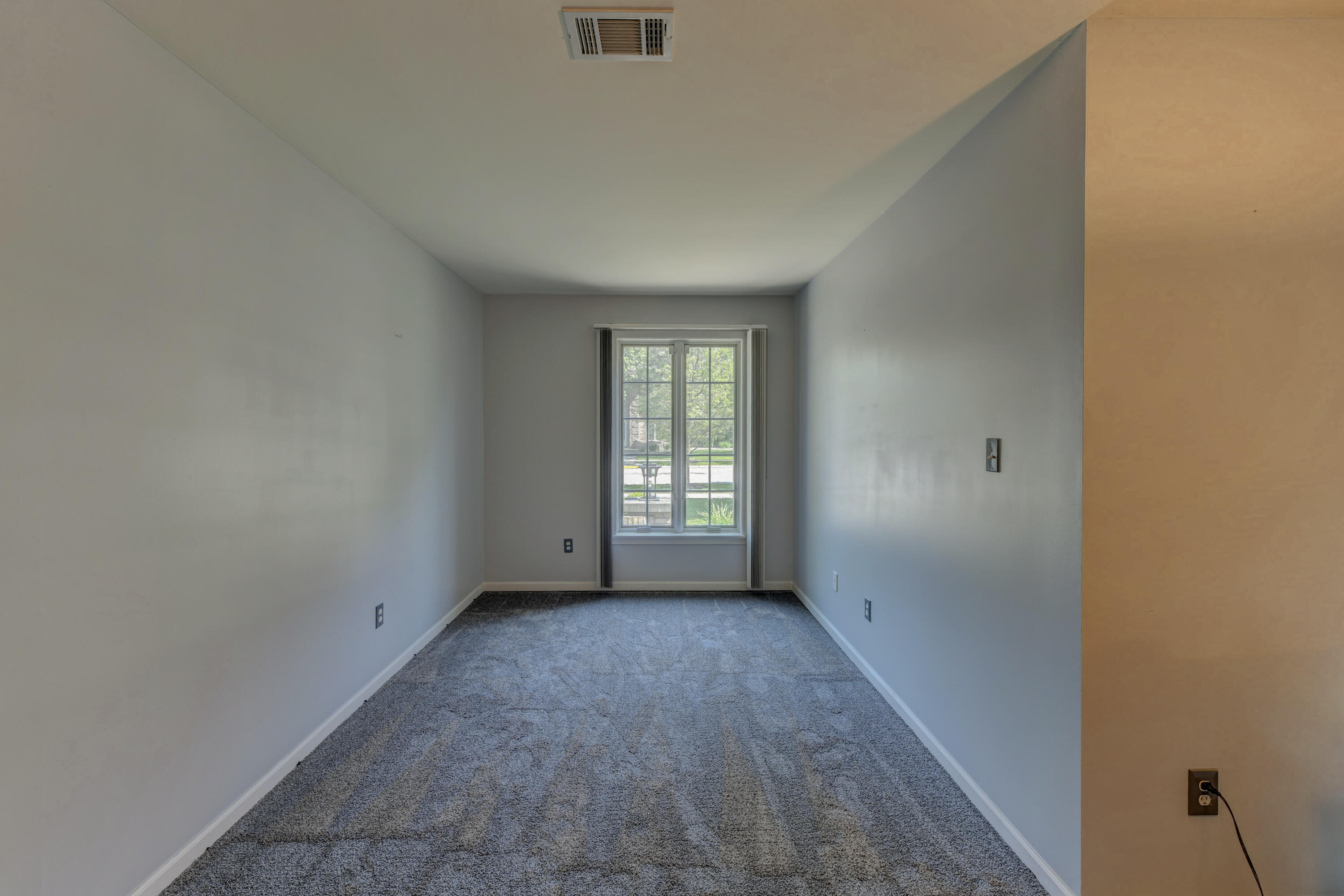 2740 Georgetowne Drive, Unit B1 Highland, IN 46322 - Photo 7 of 22 a view of an empty room with window