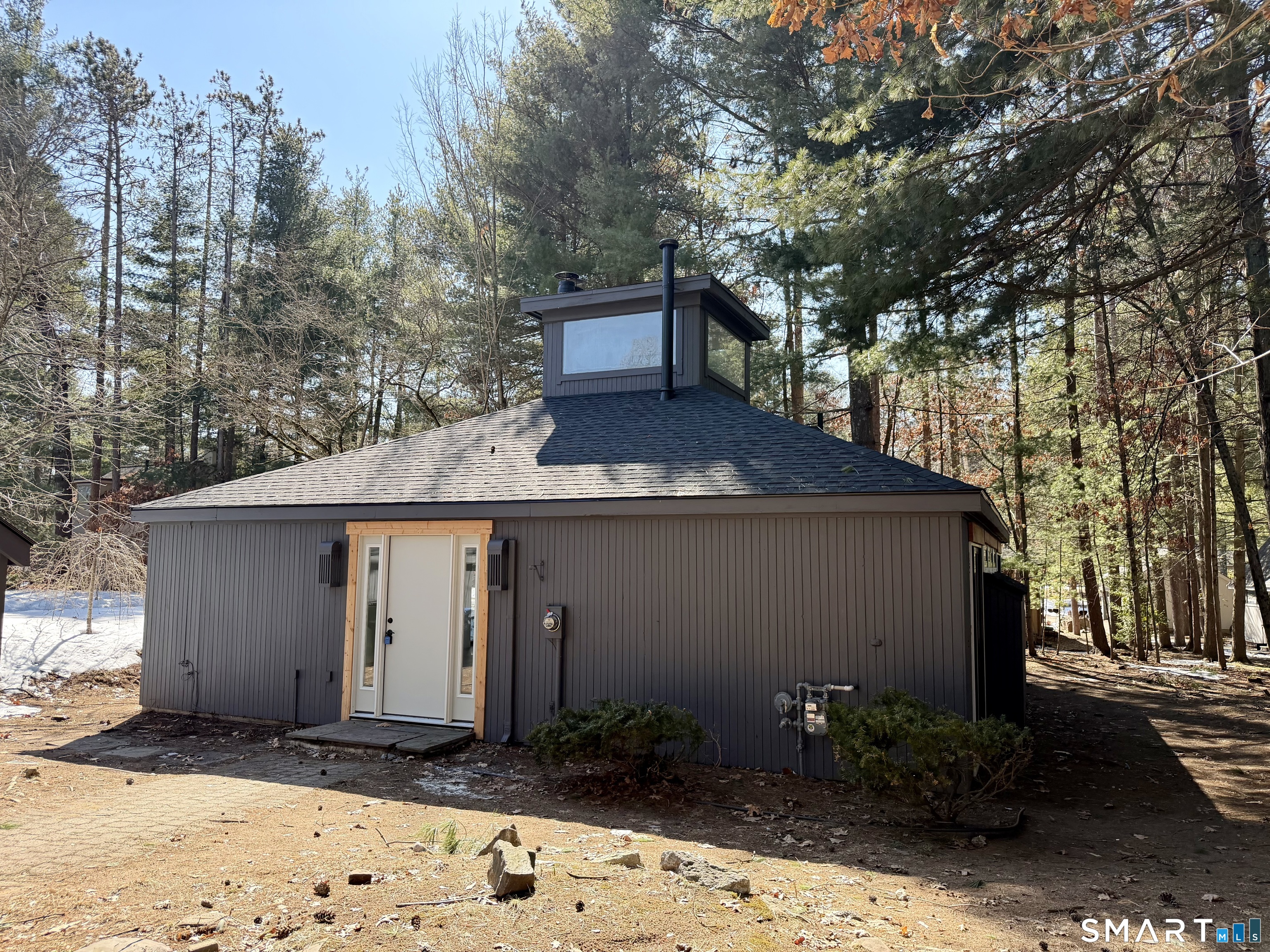 15 Finch Run, Unit 15 Avon, CT 06001 - Photo 1 of 1 a front view of a house with a yard