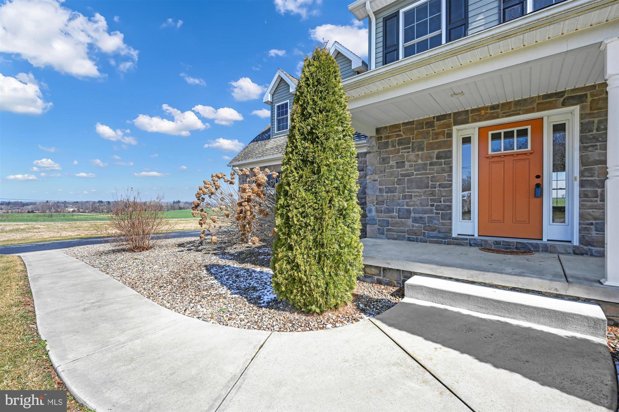 207 Mountain View Road Mount Holly Springs, PA 17065 - Photo 2 of 32 Front Walk