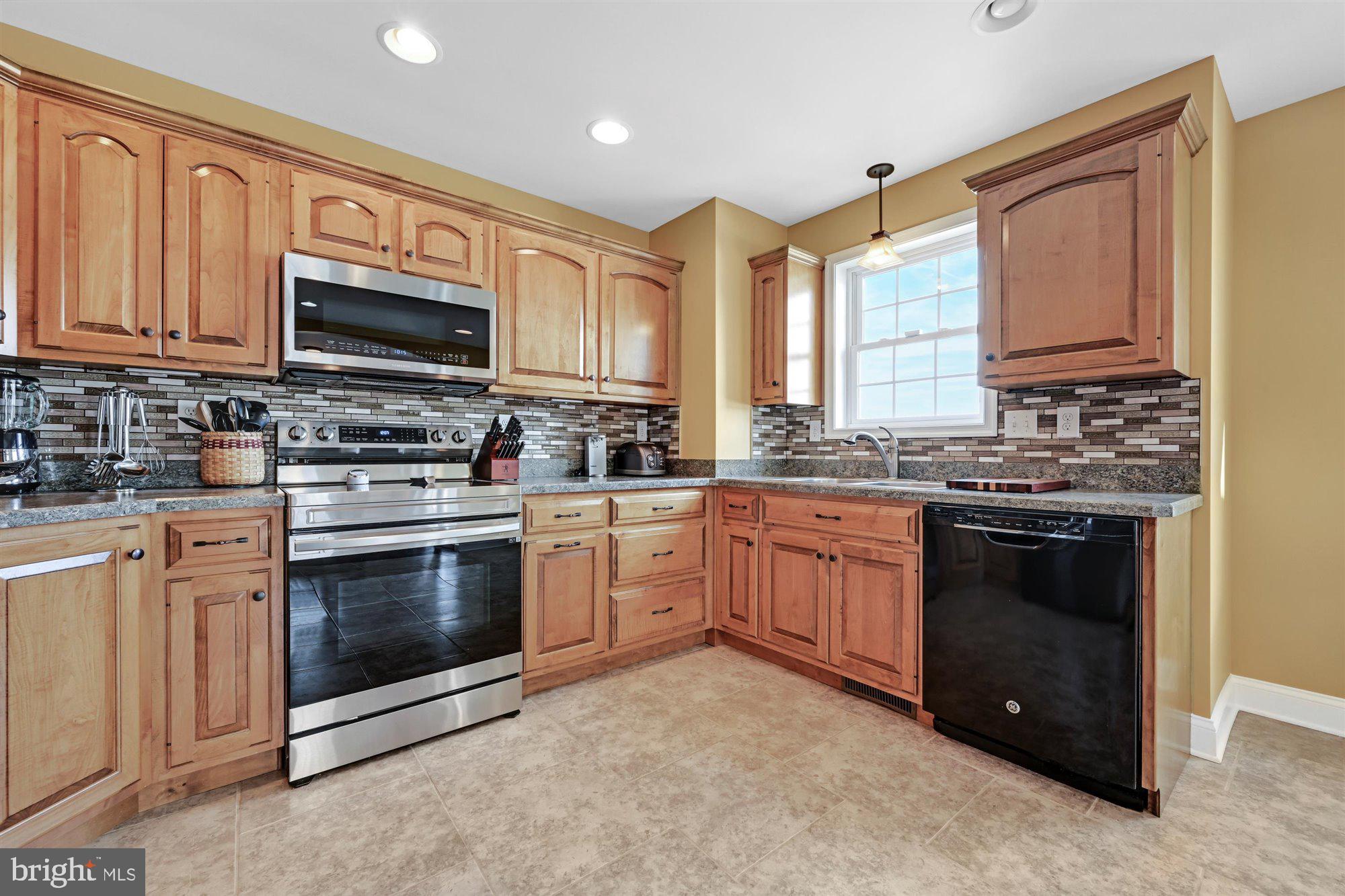 207 Mountain View Road Mount Holly Springs, PA 17065 - Photo 7 of 32 Kitchen