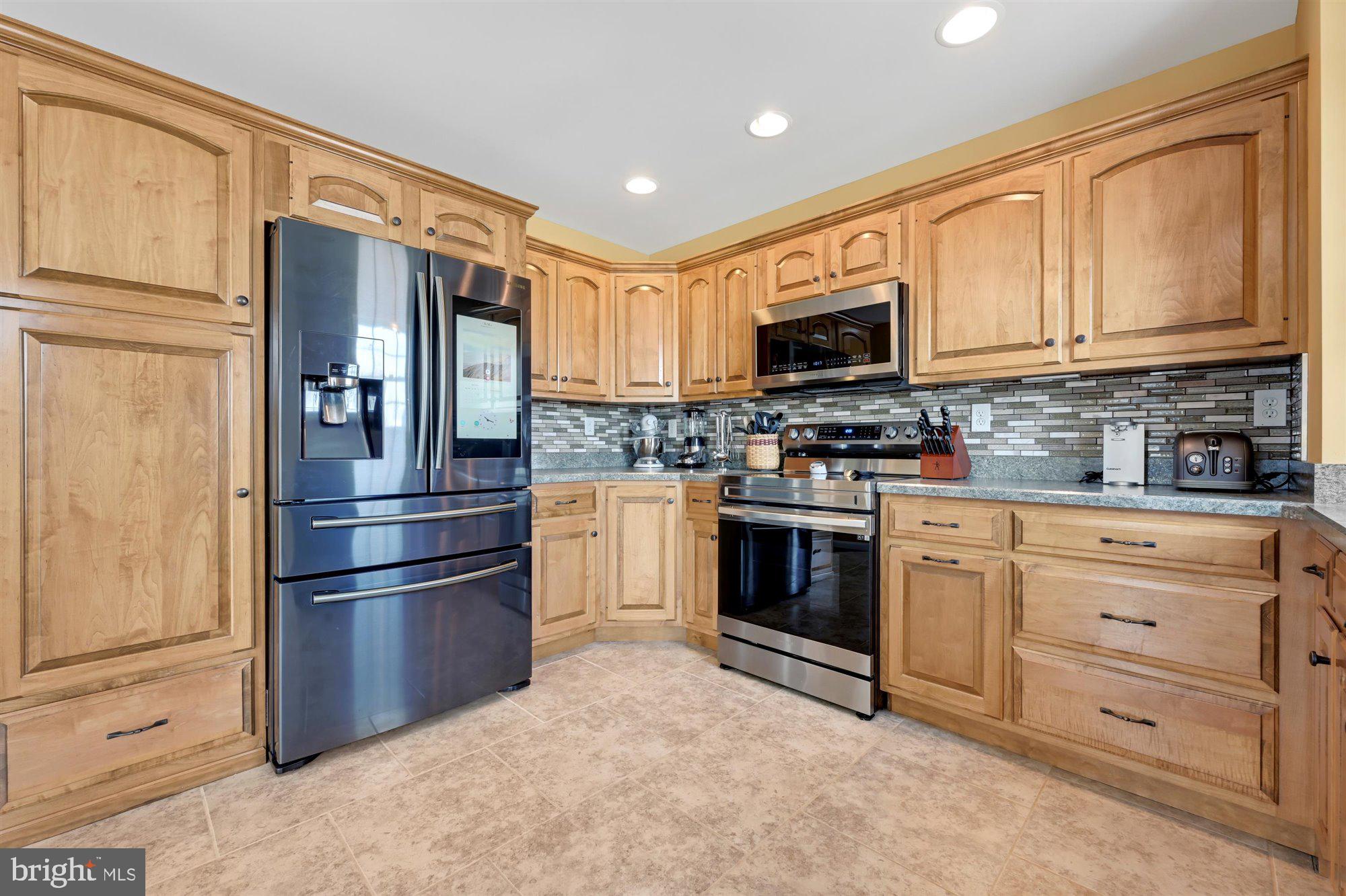 207 Mountain View Road Mount Holly Springs, PA 17065 - Photo 9 of 32 Smart Fridge Remains