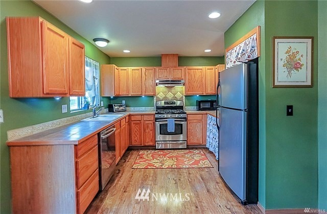 3230 Harris Road Southeast Port Orchard, WA 98366 - Photo 5 of 22 Gallery Image 5