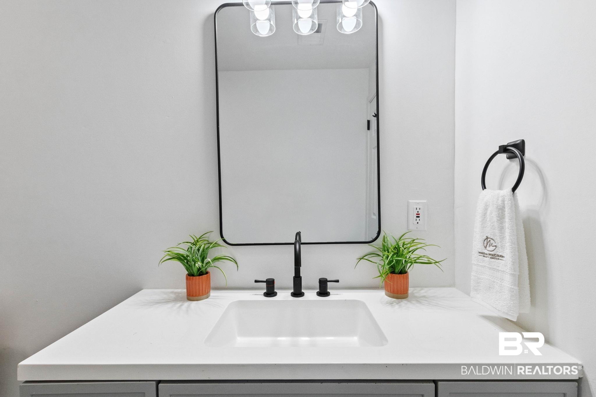 128 Bush Avenue Mobile, AL 36604 - Photo 23 of 40 Bathroom featuring vanity