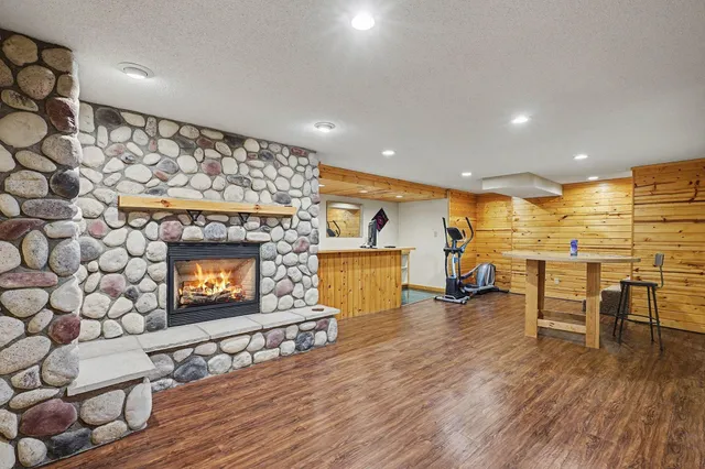 $460,000 | 1985 County Road J, Baldwin, WI 54002