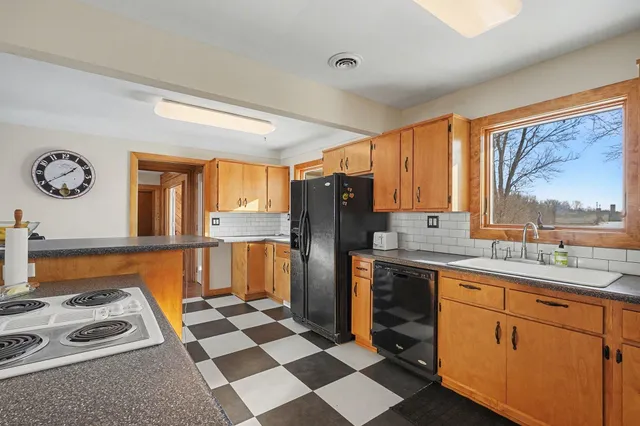 $460,000 | 1985 County Road J, Baldwin, WI 54002