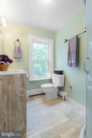 a view of a house with yard and garage