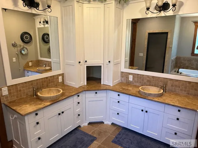 $1,475,000 | 974 West Riverview Drive, Idaho Falls, ID 83401