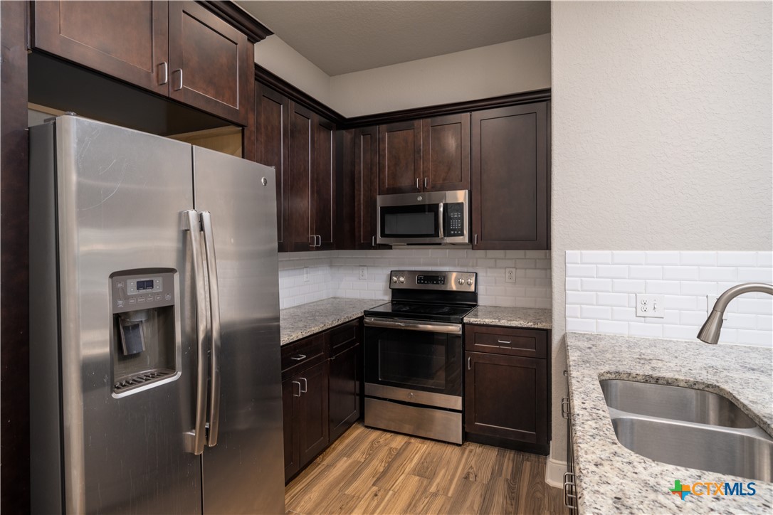 3067 View Ridge Drive, Unit 10 Spring Branch, TX 78070 - Photo 2 of 24