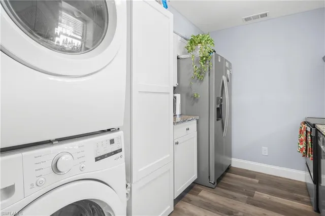 a view of utility room with washer and dryer