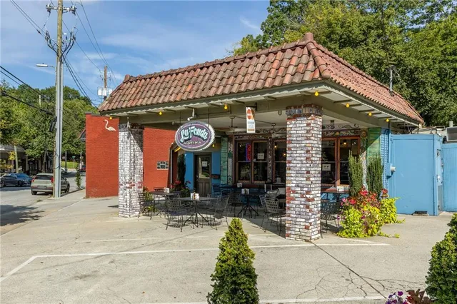 a view of a chairs and tables in the backyard