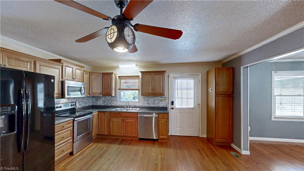 5802 Mendenhall Road Archdale, NC 27263 - Photo 6 of 37
