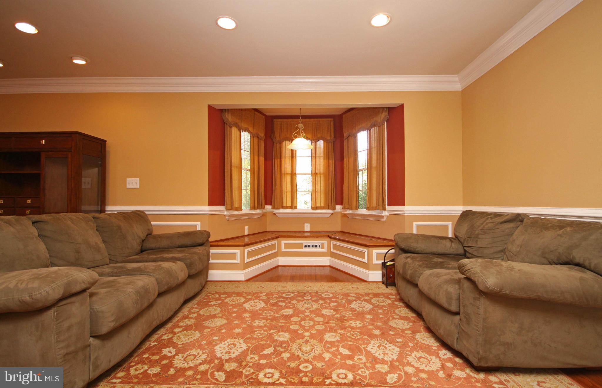7301 Family Acres Road Hanover, MD 21076 - Photo 11 of 30 Living Room