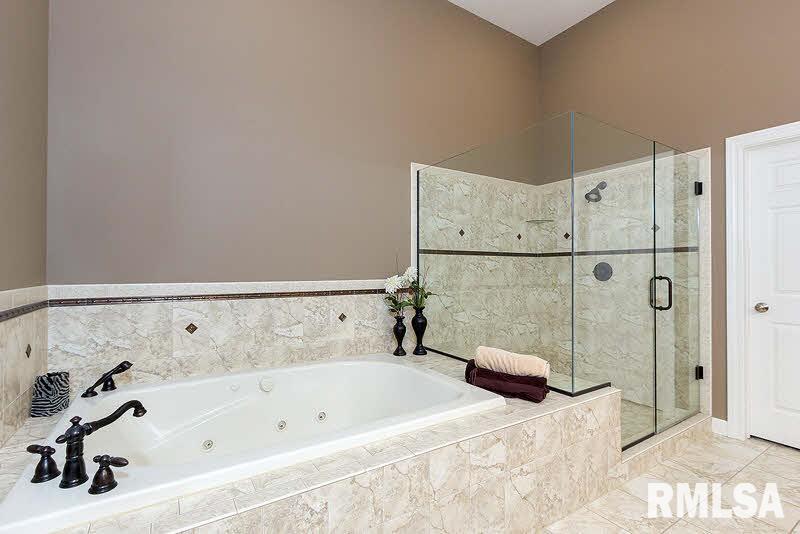 5386 Hugo Road Bettendorf, IA 52722 - Photo 13 of 24 Gallery Image 13
