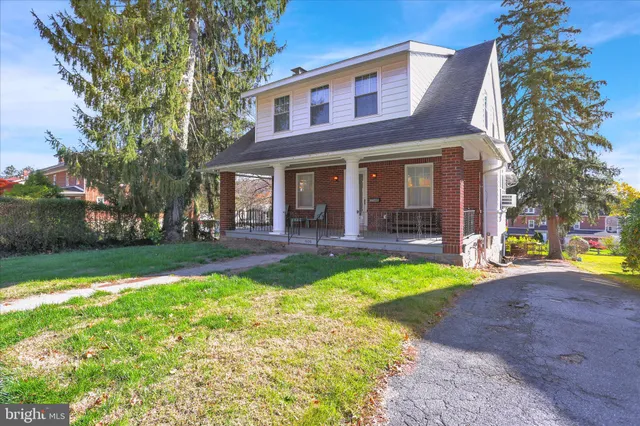 a view of a house with swimming pool and a yard
