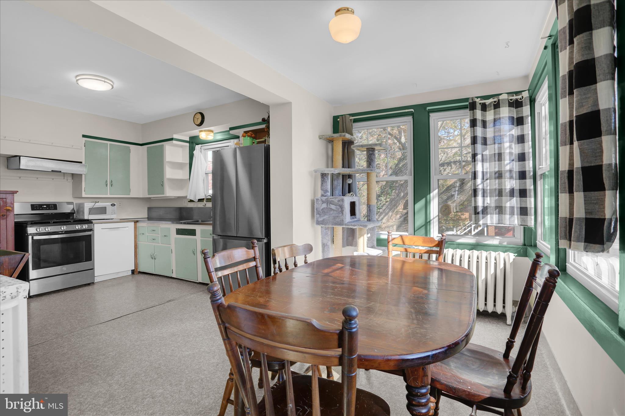 505 Brighton Avenue Reading, PA 19606 - Photo 7 of 35 Eat-in Kitchen