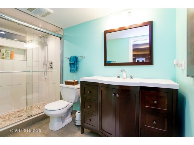 1813 Marguerite Street Park Ridge, IL 60068 - Photo 14 of 15 a bathroom with a sink and a mirror