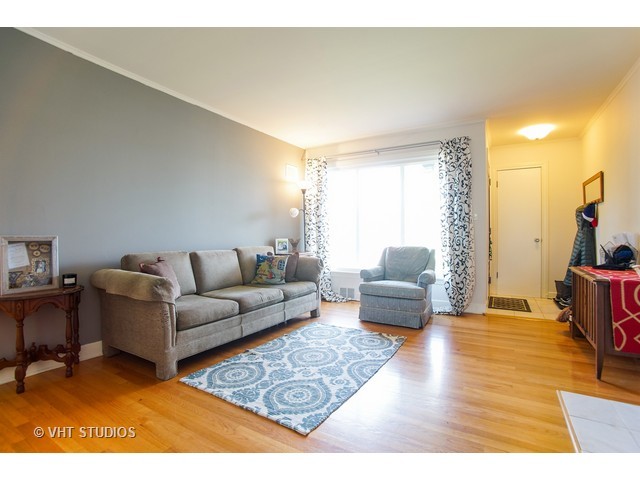 1813 Marguerite Street Park Ridge, IL 60068 - Photo 2 of 15 a living room with furniture and a couch