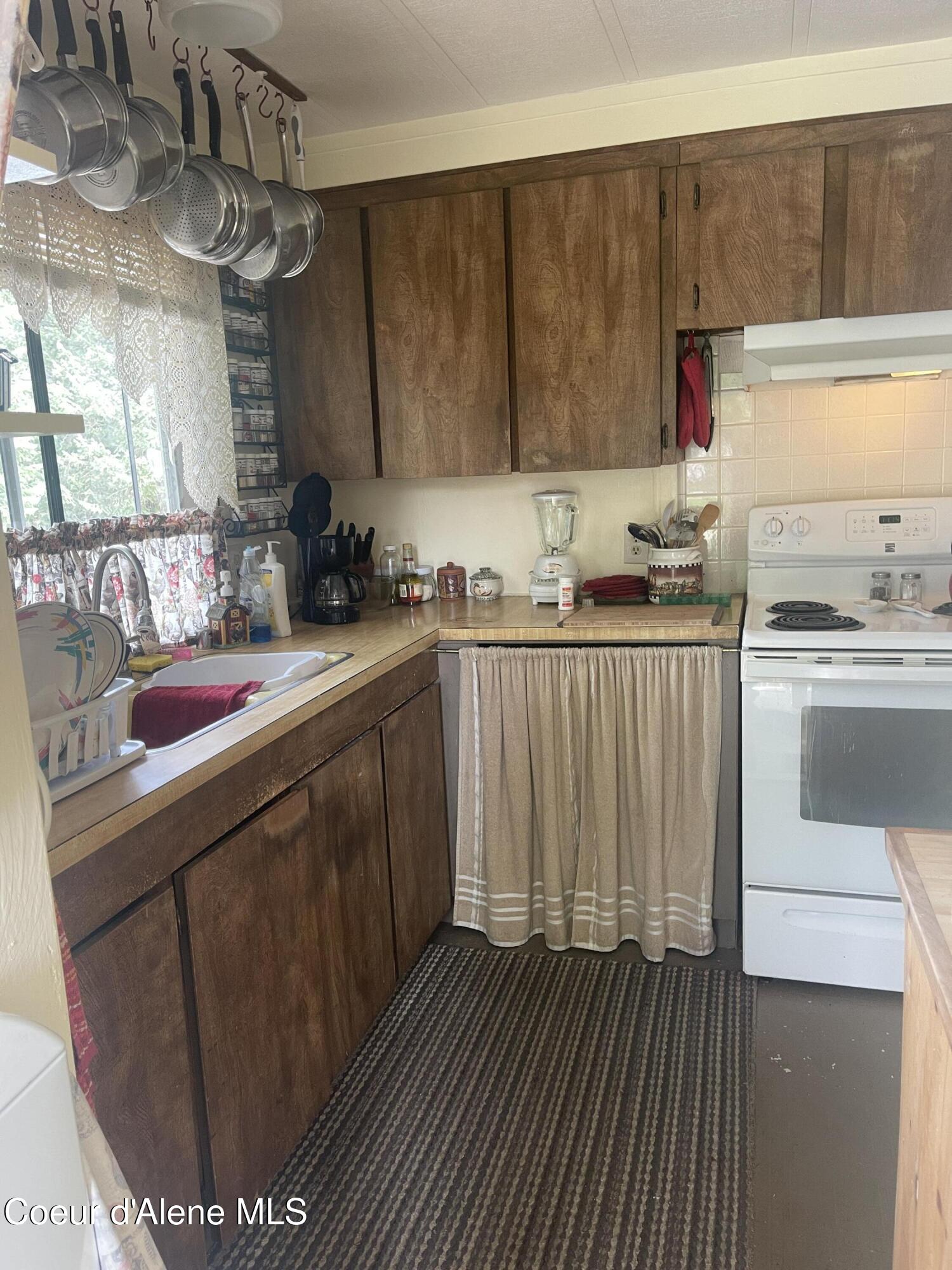 111 Gun Club Road, Unit 27 Sagle, ID 83860 - Photo 21 of 35 Looking from the laundry