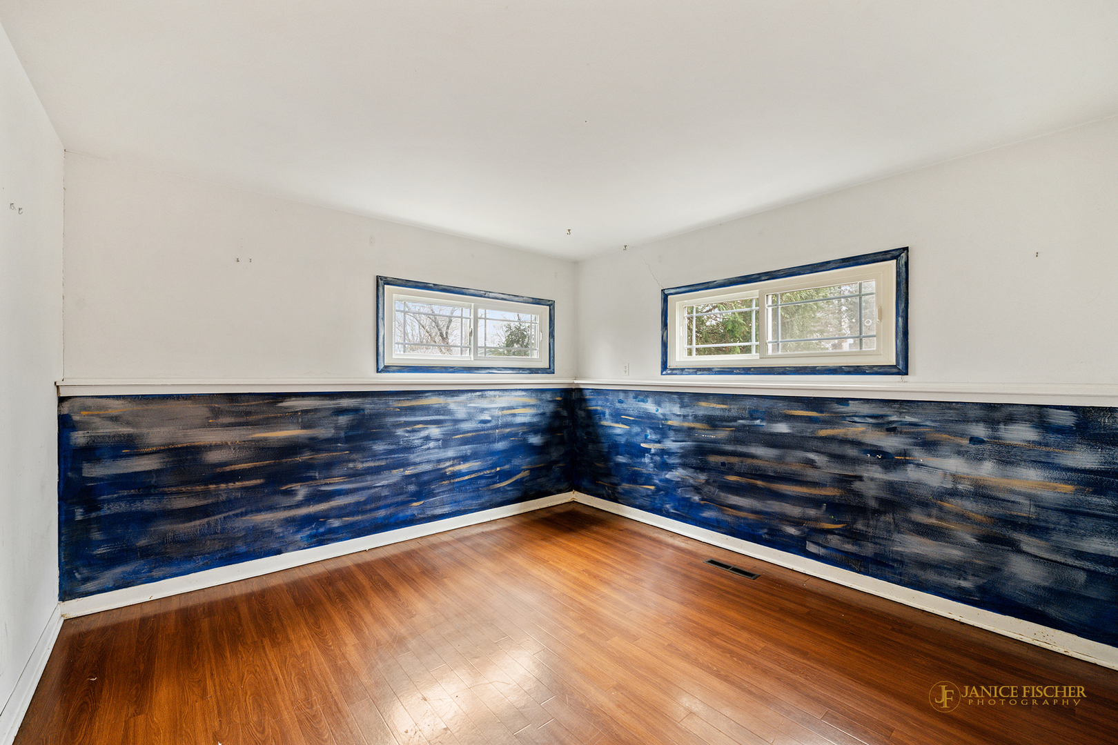 418 Glen Garry Road Cary, IL 60013 - Photo 12 of 15 a view of a room with wooden floor and window