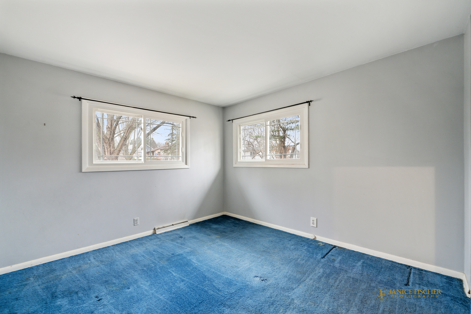 418 Glen Garry Road Cary, IL 60013 - Photo 7 of 15 a view of room with window and wooden floor