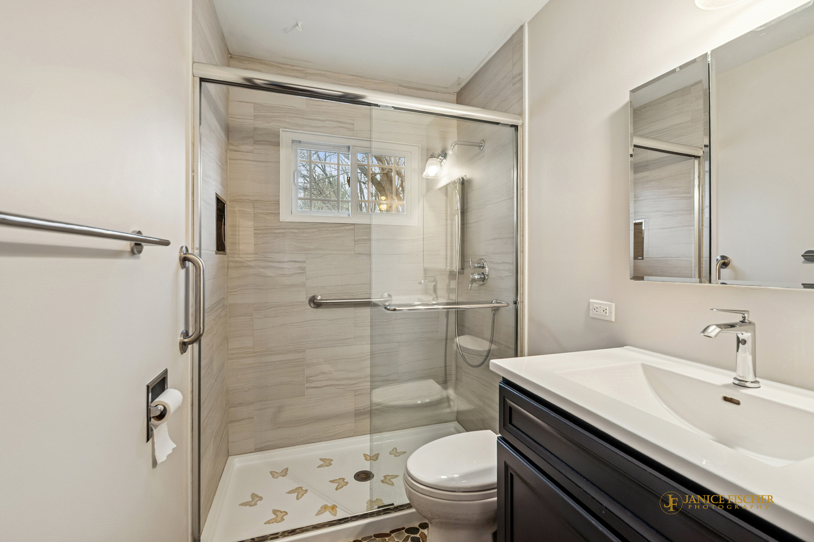 418 Glen Garry Road Cary, IL 60013 - Photo 10 of 15 a bathroom with a sink a toilet and shower