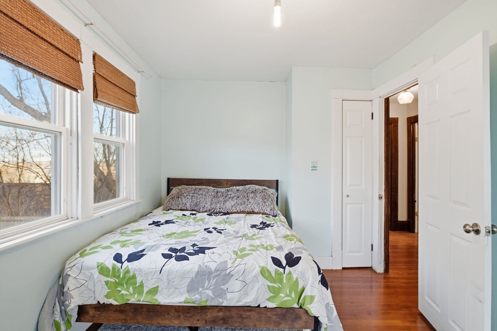 29 Webster Avenue West Springfield, MA 01089 - Photo 25 of 33