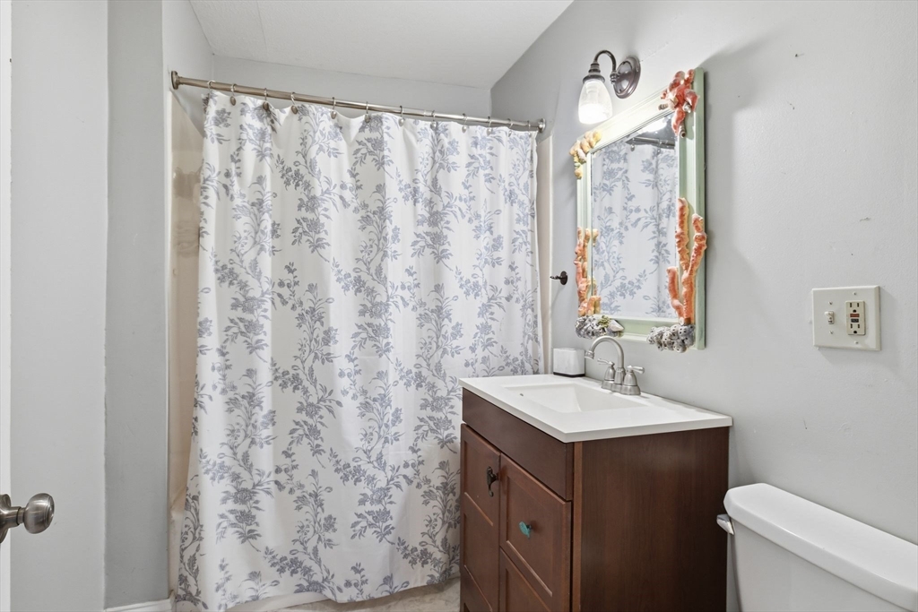 29 Webster Avenue West Springfield, MA 01089 - Photo 27 of 33