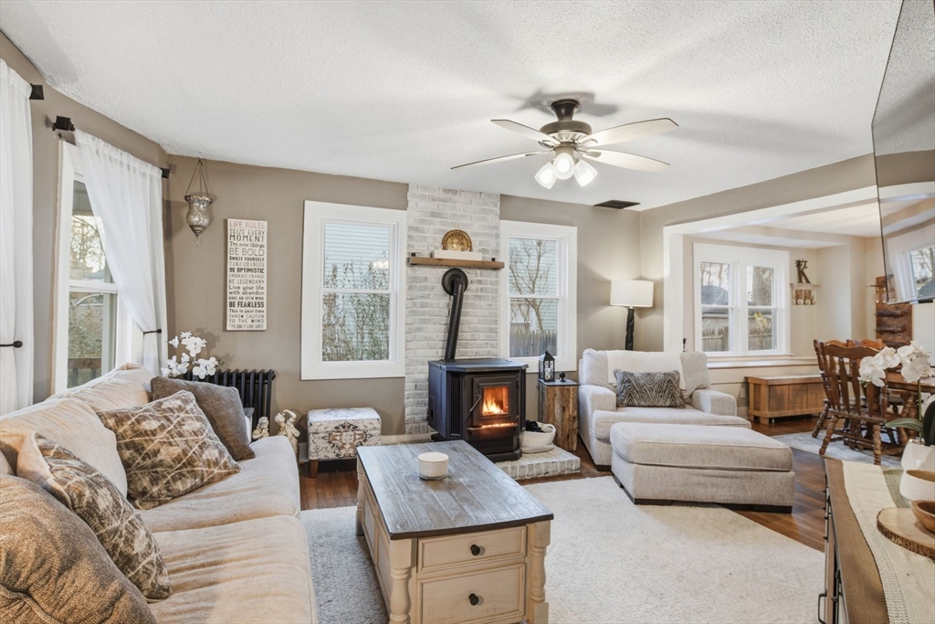 29 Webster Avenue West Springfield, MA 01089 - Photo 5 of 33