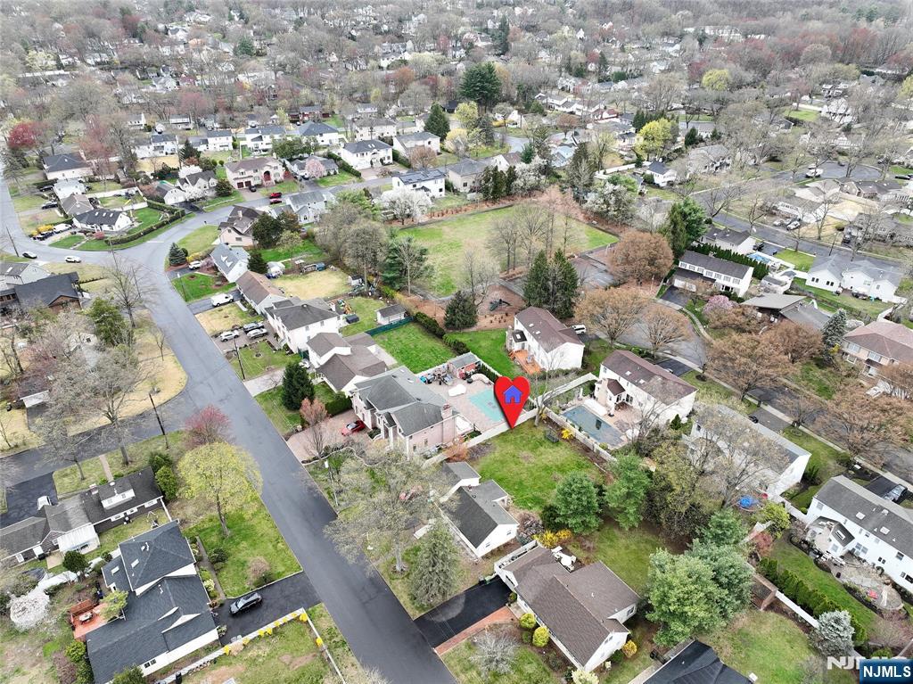 324 Edstan Way Paramus, NJ 07652 - Photo 31 of 35