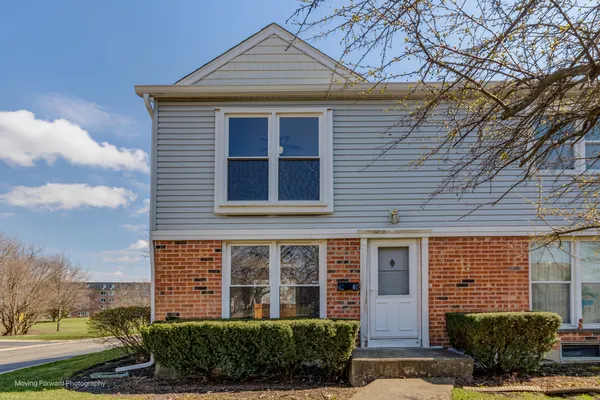 $1,950 | 4081 Quincy Court, Unit 4081, Streamwood, IL 60107