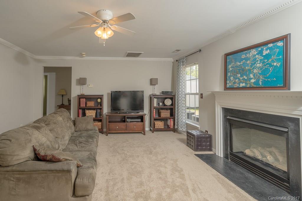 528 Red Oak Court Tega Cay, SC 29708 - Photo 9 of 22 Gallery Image 9