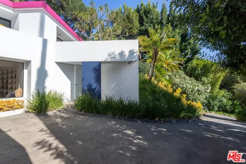 a house view with a outdoor space