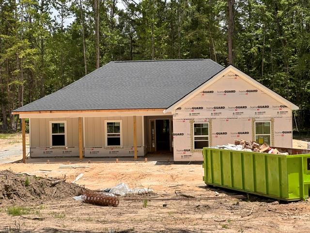 a view of a house with a backyard