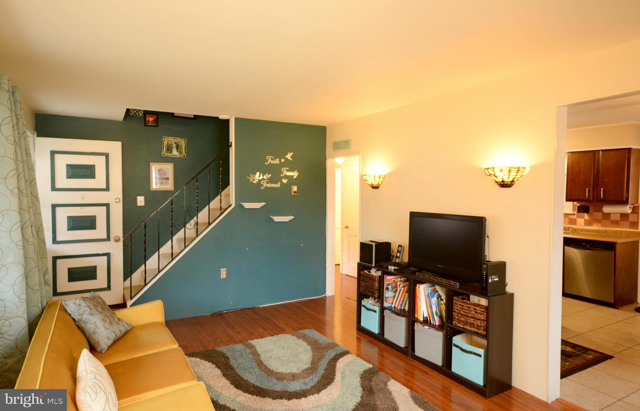 808 Cliffedge Road Pikesville, MD 21208 - Photo 3 of 15 Living Room