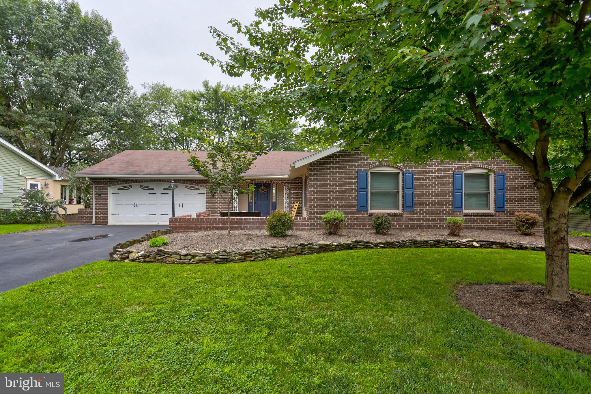 201 Bomberger Road Akron, PA 17501 - Photo 3 of 38