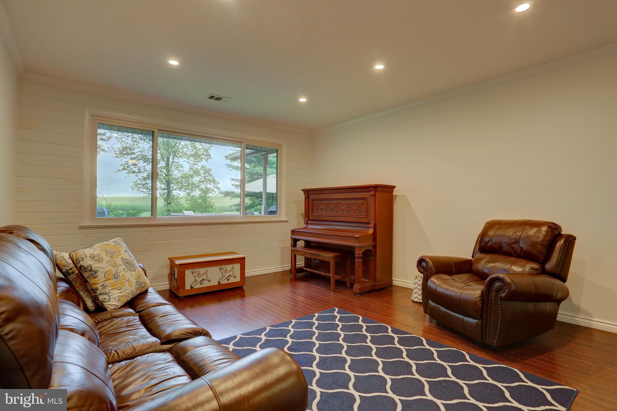 201 Bomberger Road Akron, PA 17501 - Photo 8 of 38