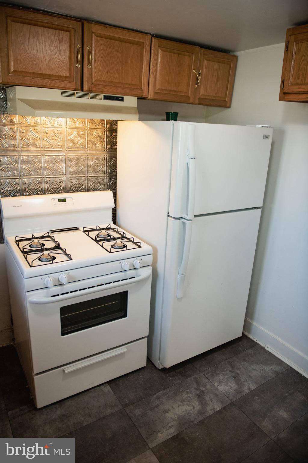 9 Hamilton Street New Castle, DE 19720 - Photo 12 of 20 a utility room with dryer and washer