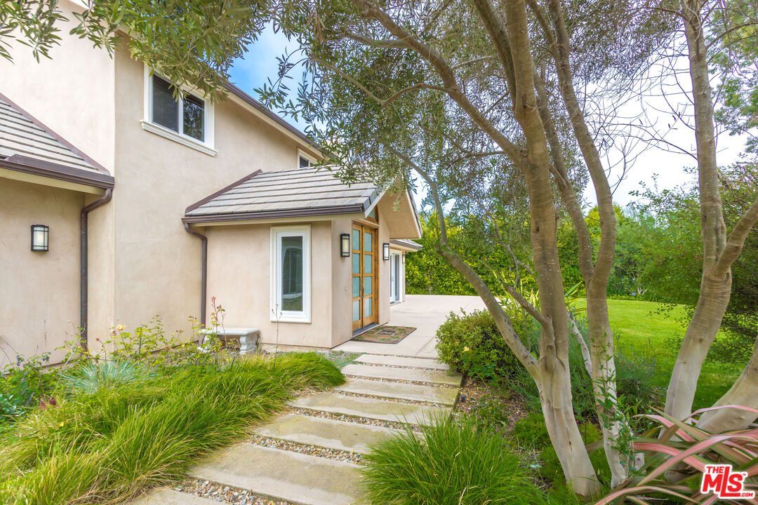 28929 Wight Road Malibu, CA 90265 - Photo 3 of 22