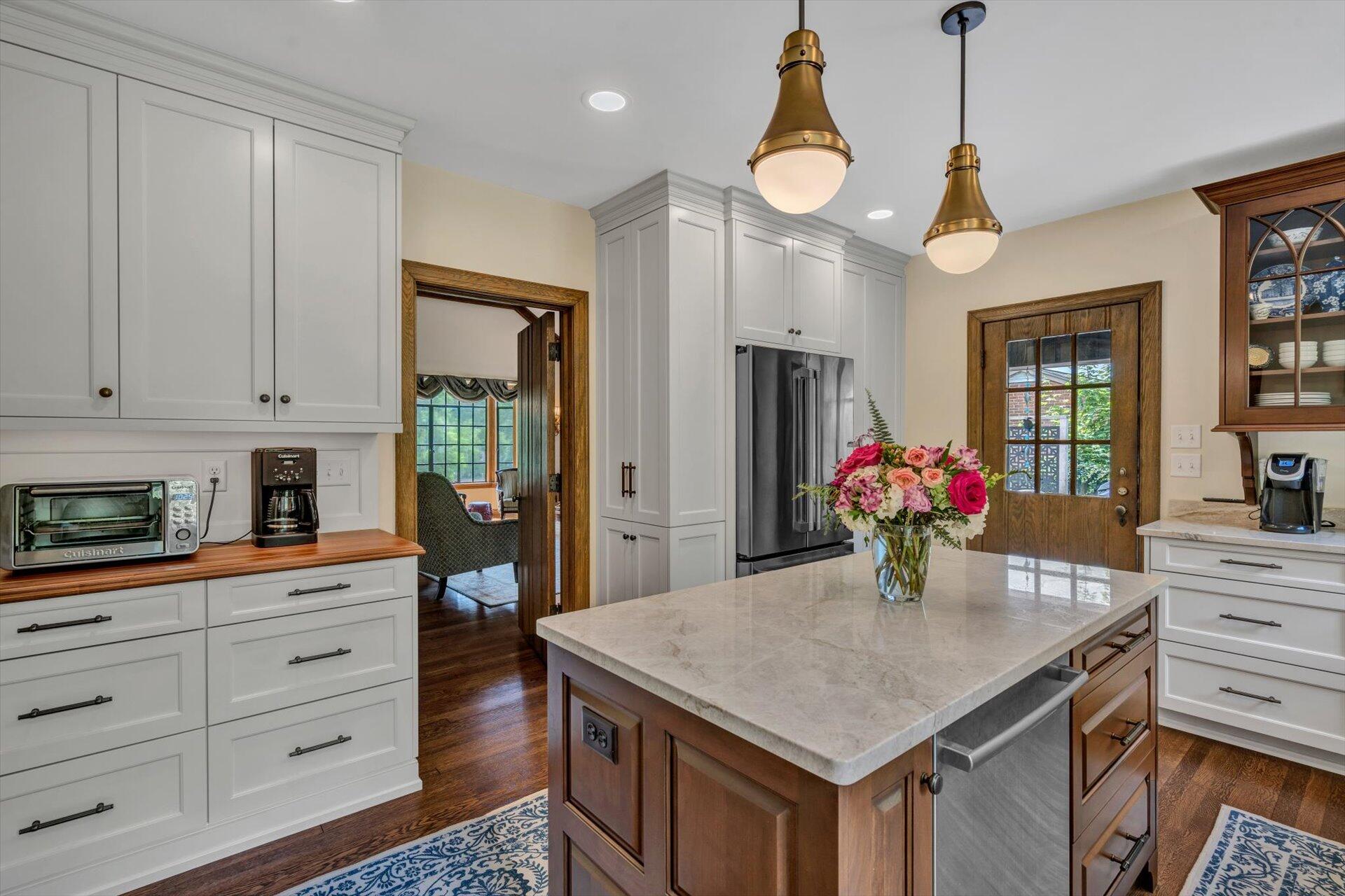 3259 White Oak Road Southwest Roanoke, VA 24014 - Photo 11 of 35 14-051820230013