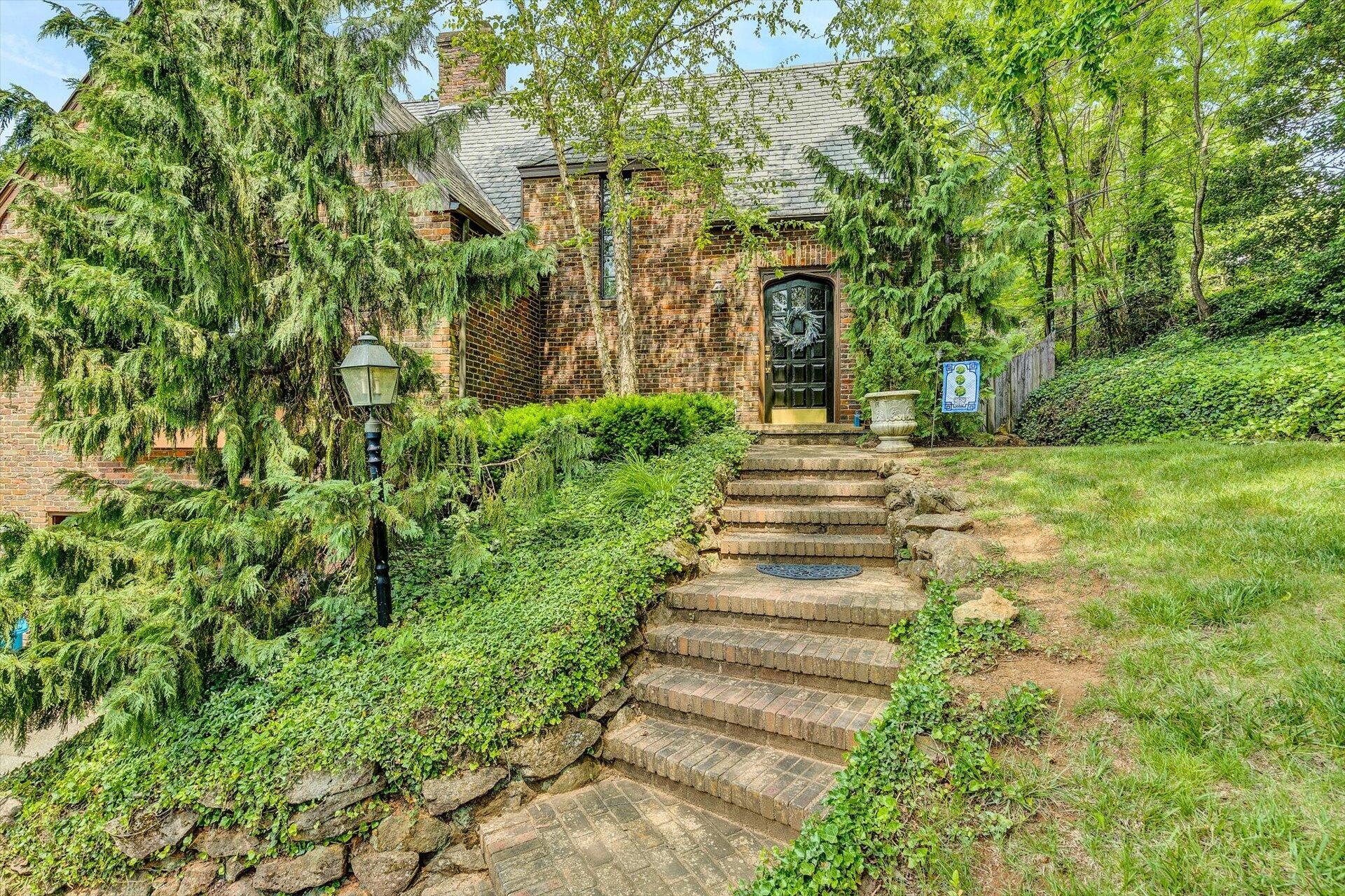 3259 White Oak Road Southwest Roanoke, VA 24014 - Photo 3 of 35 04-051820230003