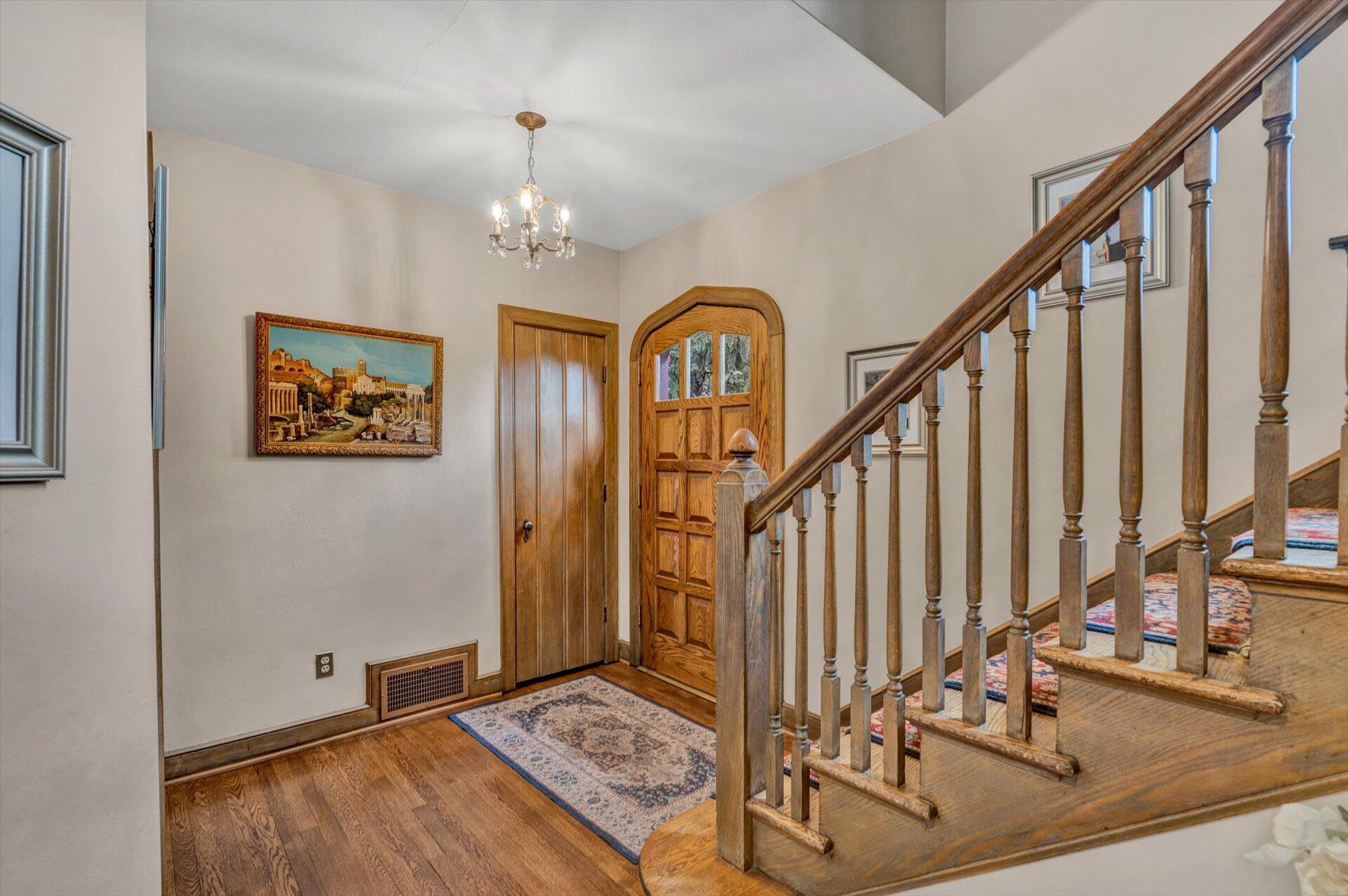3259 White Oak Road Southwest Roanoke, VA 24014 - Photo 4 of 35 06-051820230005
