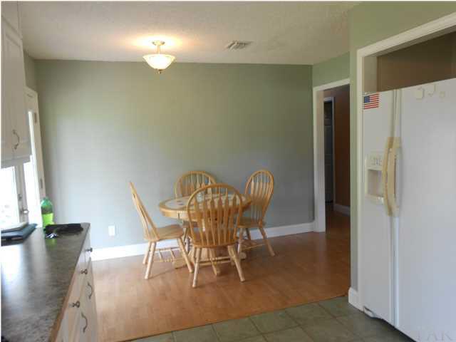 7220 Circle Road Walnut Hill, FL 32568 - Photo 4 of 16