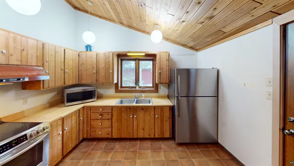 $849,900 | 1804 Hwy 61 E Grand Marais Mn 55604, Grand Marais, MN 55604