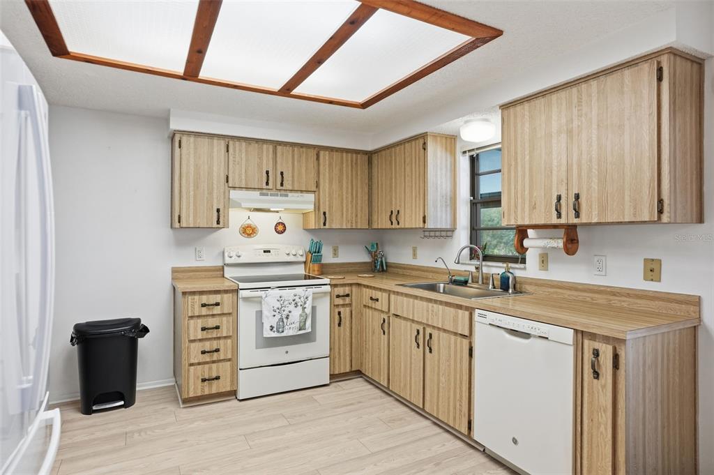 4521 Bayridge Court Spring Hill, FL 34606 - Photo 7 of 37