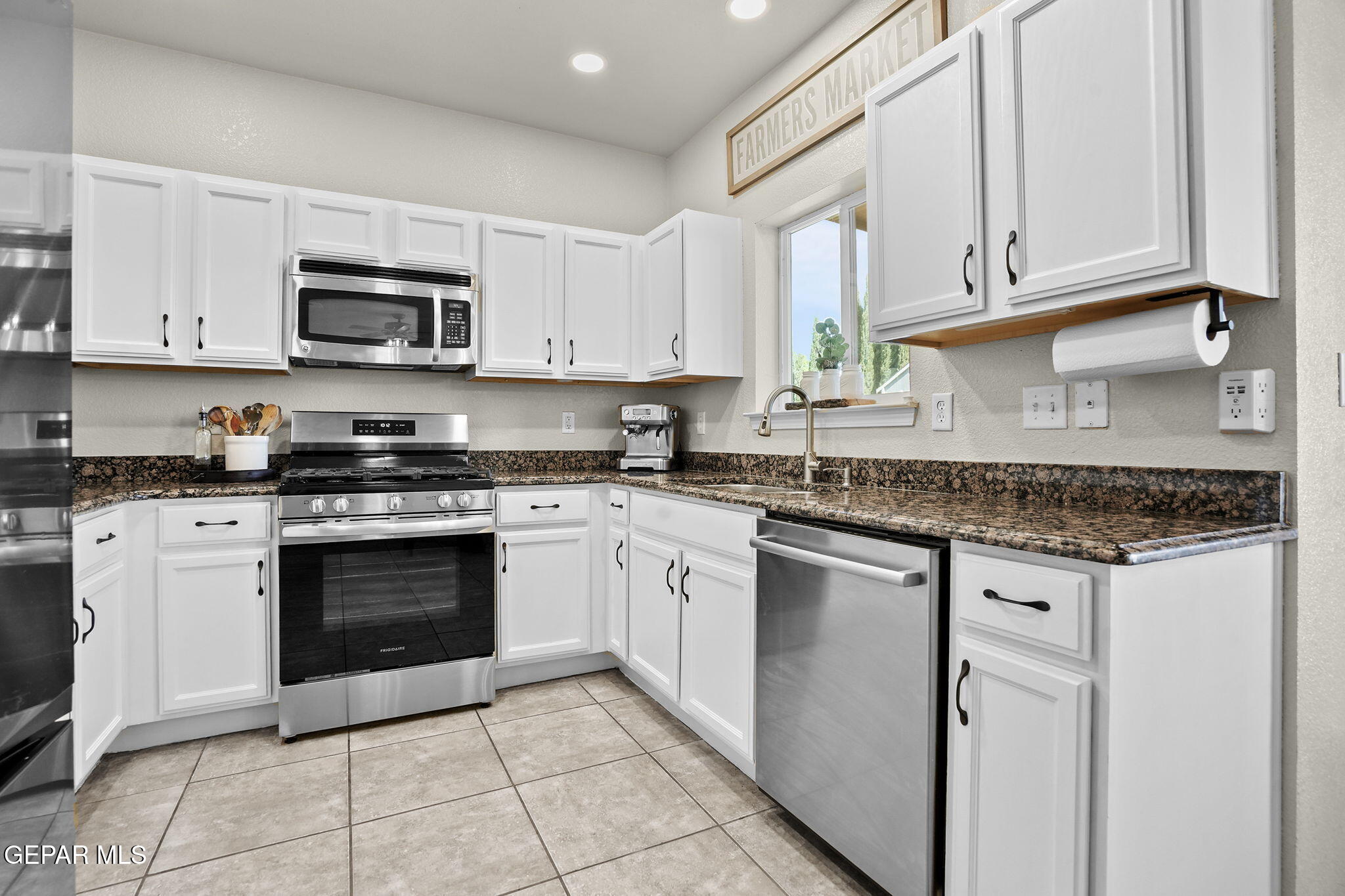 5813 Redstone Rim Drive El Paso, TX 79934 - Photo 12 of 42 19-web-or-mls-JOL08237
