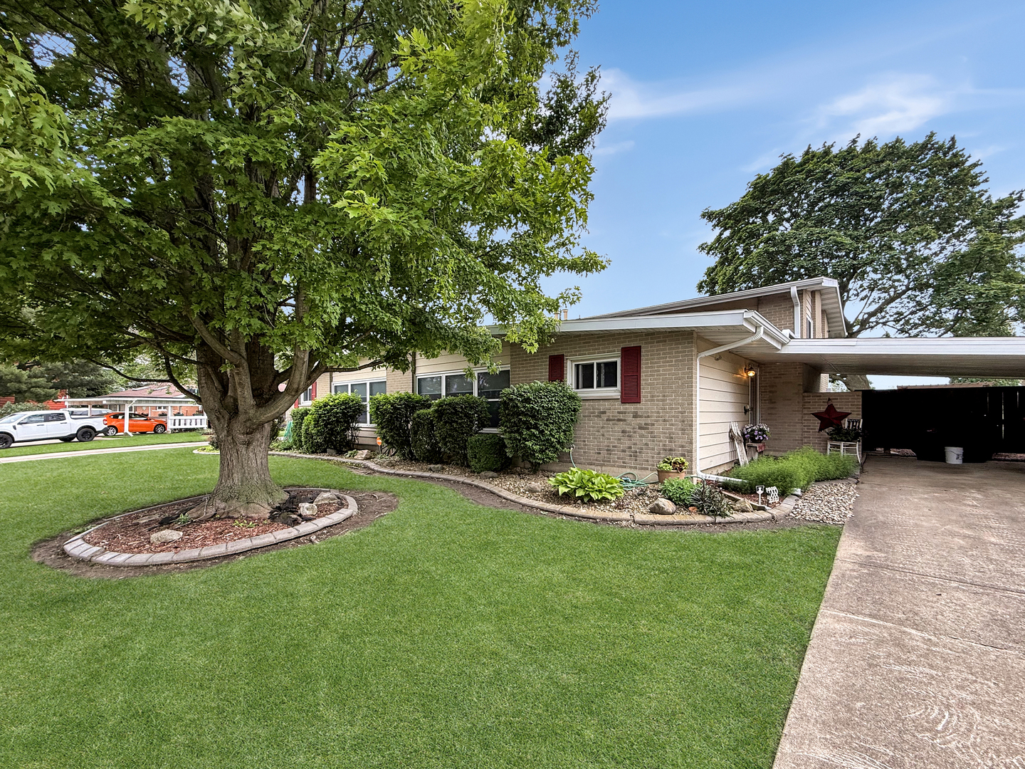 1616 Golfview Circle Rantoul, IL 61866 - Photo 2 of 33