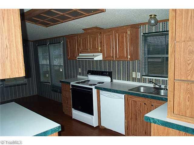 592 Gladstone Road Mocksville, NC 27028 - Photo 4 of 9 Kitchen.