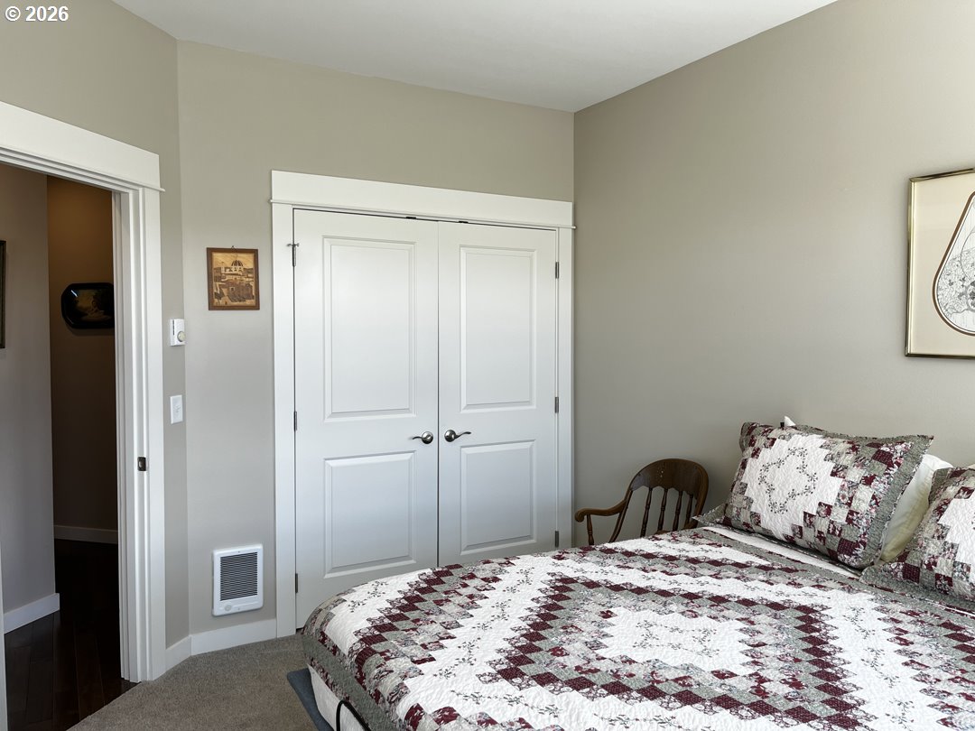 88097 Lake Point Drive Florence, OR 97439 - Photo 25 of 48 a bedroom with a bed and a window