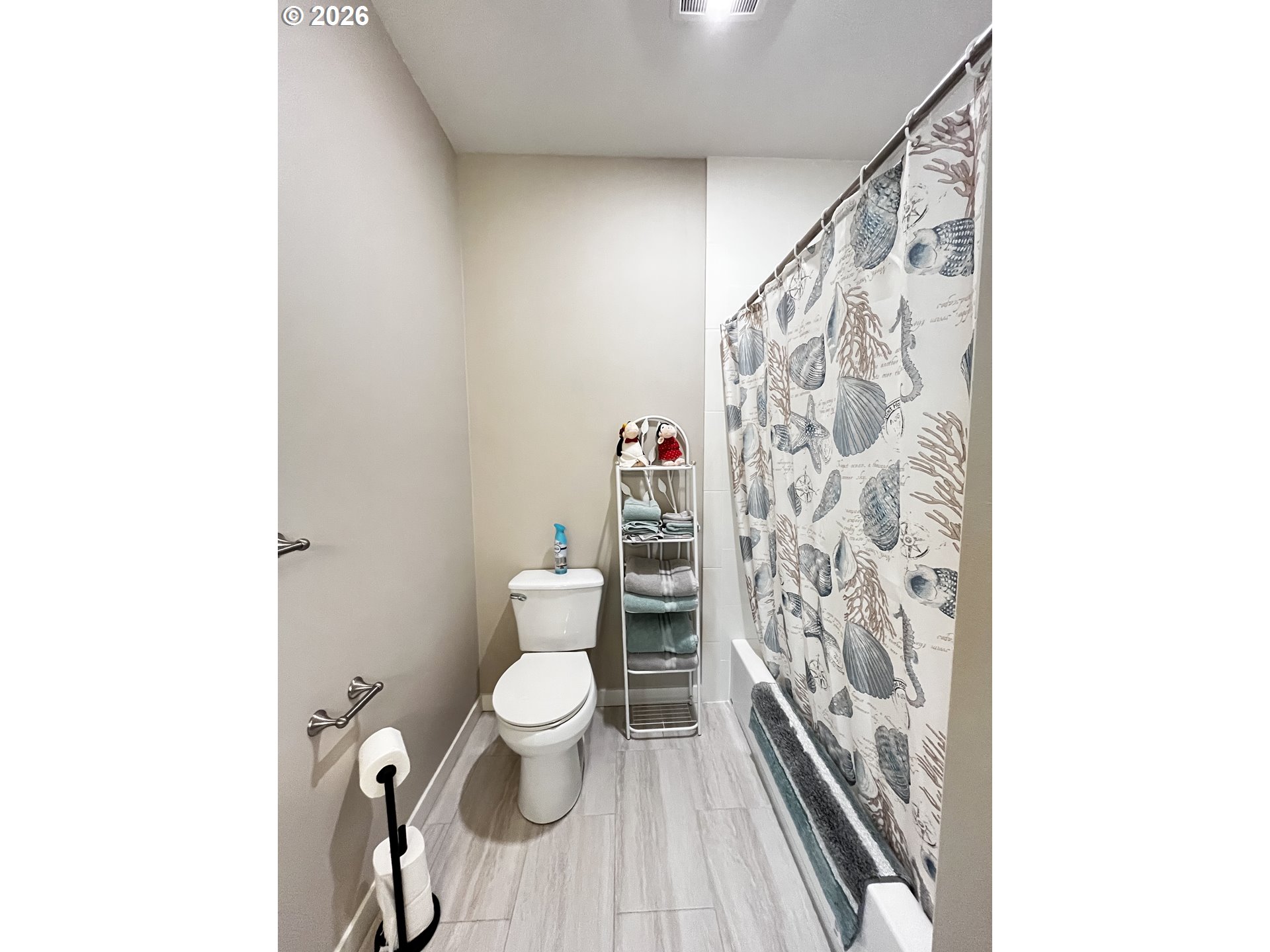 88097 Lake Point Drive Florence, OR 97439 - Photo 27 of 48 a bathroom with a toilet and a shower curtain